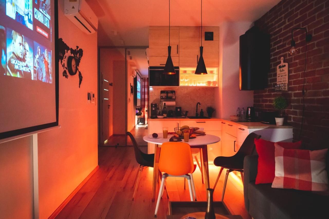Movie Jacuzzi Apartment At The Main Station By Noclegi Renters Cracovia Exterior foto