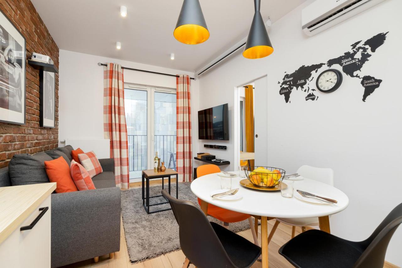 Movie Jacuzzi Apartment At The Main Station By Noclegi Renters Cracovia Exterior foto