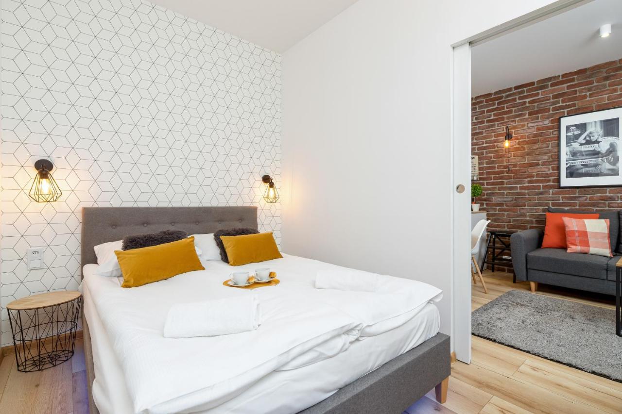 Movie Jacuzzi Apartment At The Main Station By Noclegi Renters Cracovia Exterior foto