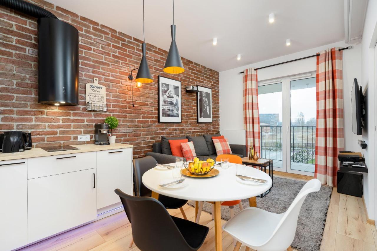 Movie Jacuzzi Apartment At The Main Station By Noclegi Renters Cracovia Exterior foto