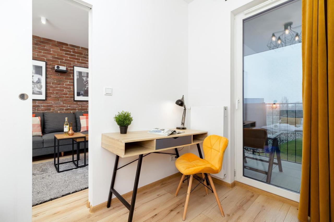Movie Jacuzzi Apartment At The Main Station By Noclegi Renters Cracovia Exterior foto