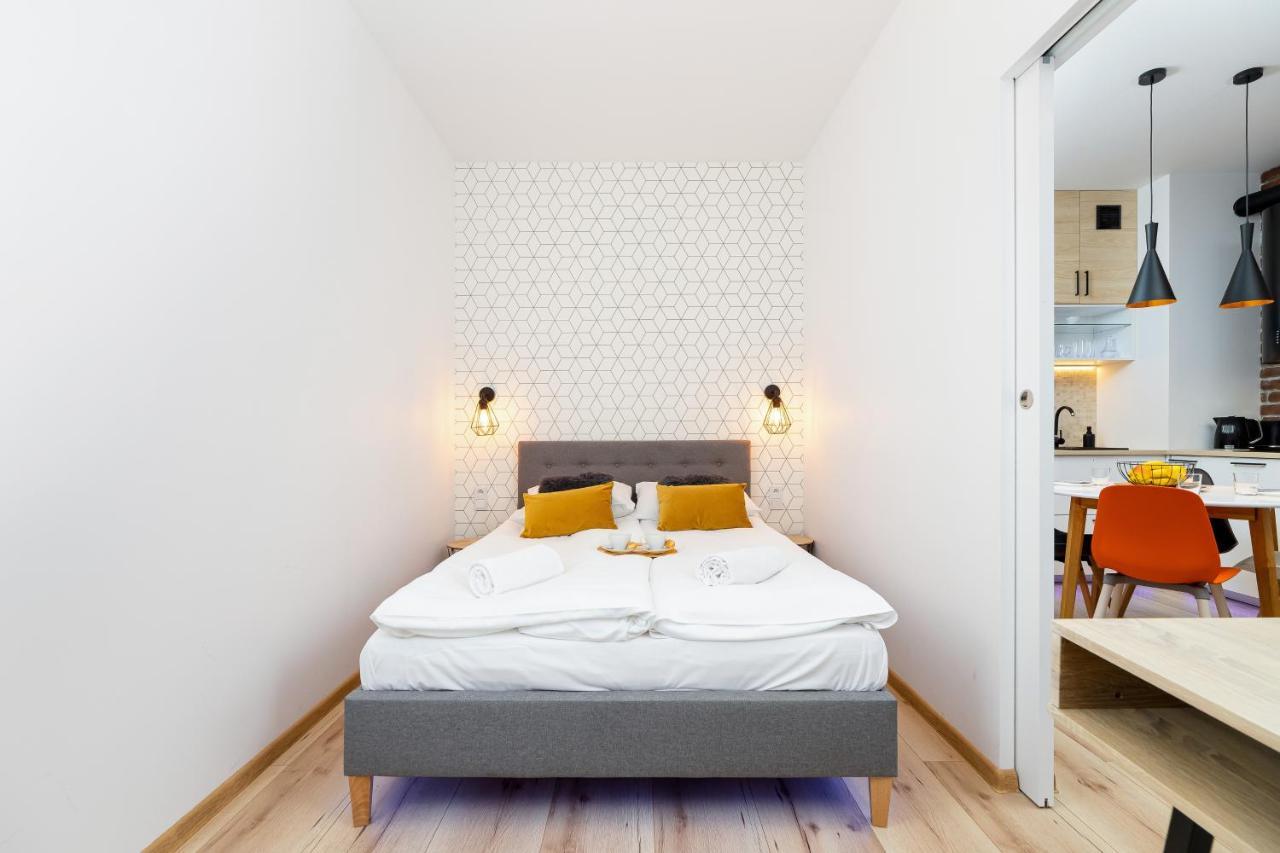 Movie Jacuzzi Apartment At The Main Station By Noclegi Renters Cracovia Exterior foto